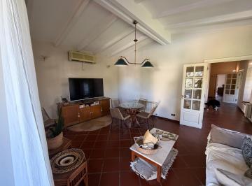 Casa · 500m² · 3 Dormitorios · 3 Cocheras · Casa de Categoría en Venta Envilla Cabrera con Gran Parque y Cochera Triple