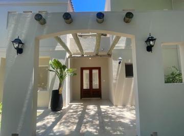 Casa · 265m² · 6 Ambientes · 5 Cocheras · Casa en Alquiler en St Matthews
