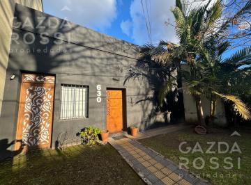Casa · 79m² · 3 Ambientes · 1 Cochera · Casa en Venta en Adrogué