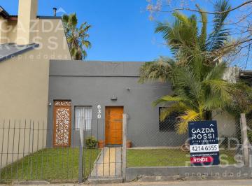 Casa · 79m² · 3 Ambientes · 1 Cochera · Casa en Venta en Adrogué
