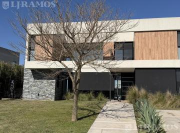 Casa · 224m² · 5 Ambientes · 2 Cocheras · Casa en Venta en Puertos / Escobar