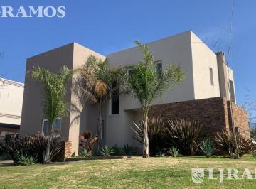 Casa · 210m² · 3 Dormitorios · Casa en Venta en Ceibos, Puertos