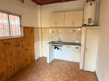 Casa de 3 ambientes, Esteban Echeverría · Casa en Luis Guillón con 2 Dorm. Para Alquiler