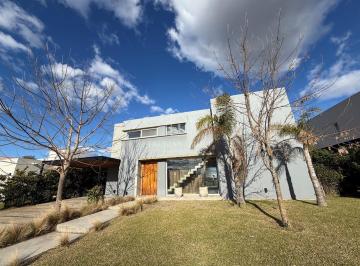 Casa · 209m² · 6 Ambientes · 4 Cocheras · Casa en Venta en San Rafael, Villanueva, Tigre