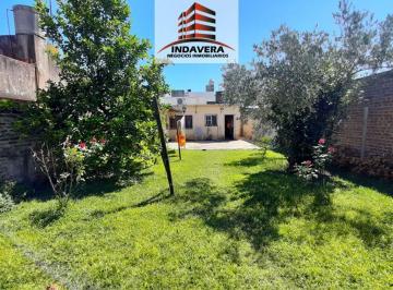 Casa de 3 ambientes, Tres de Febrero · Excelente PH de 320 m² Totales. 3 Amb. Quincho. Hermoso Fondo. Caseros Centro