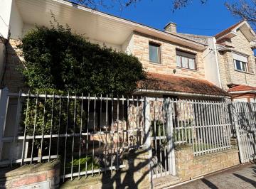 Casa de 5 ambientes, Mar del Plata · Venta Casa en La Perla, con Quincho, Parrilla y Cochera Para Dos Autos