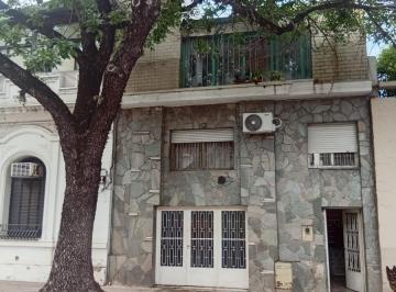 fachada · Venta - Casa Al Frente - Cochera - Barrio Lourdes