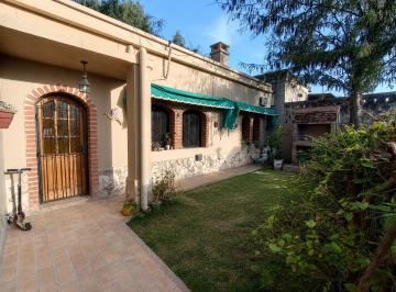Casa · 105m² · 4 Ambientes · Casa 3 Dorm. a m Av Castro Barros