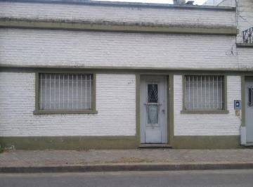 Casa · 60m² · 3 Ambientes · Casa, Al Frente a Reciclar. Arroyito.