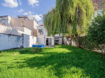 Casa · 103m² · 4 Ambientes · Casa/ph 4 Amb. con Gran Jardín - Ubicación - Ideal Inversión!