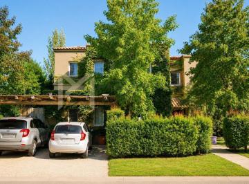 Casa · 271m² · 6 Ambientes · 1 Cochera · Casa en Venta en Santa Catalina, Villanueva, Tigre