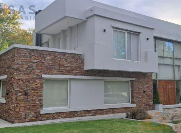 Casa · 340m² · 4 Ambientes · Casa - Arenas del Sur