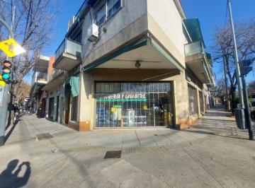Local comercial , Flores · Local en Esquina Sobre Av Comercial