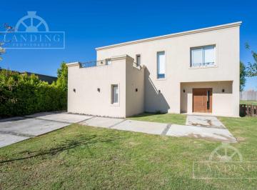Casa · 186m² · 5 Ambientes · 3 Cocheras · Venta Casa 5 Ambientes con Pileta y Amplio Jardin en Barrio San Rafael Villanueva Tigre