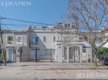 Casa · 360m² · 10 Ambientes · 3 Cocheras · Casa Reciclada Impecable en Venta