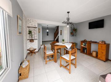 PH de 3 ambientes, Lanús · PH 3 Ambientes en Dos Plantas – Apto Crédito – 77 m² Cubiertos – Excelente Estado