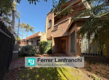 Casa · 210m² · 7 Ambientes · 2 Cocheras · Casa en Venta Barrio Ayacucho 3 Dorm C/pileta