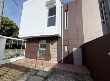 Casa · 75m² · 3 Ambientes · 1 Cochera · Dúplex en 46 y 150, La Plata Los Hornos