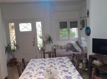 Casa · 160m² · 4 Ambientes · Chalet Sobre Lote de 800 m² Zona Republica de Los Niños