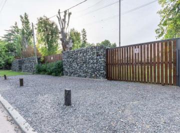 Casa · 114m² · 1 Ambiente · 3 Cocheras · Casa en Venta en 505 25 y 27