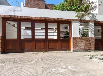 Casa · 238m² · 6 Ambientes · 4 Cocheras · Casa en Venta Apto Banco - Calle 10 Entre 522 y 523 Tolosa - 3 Dorm. + Departamento.