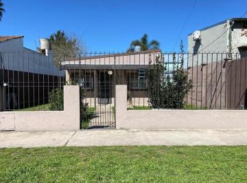 Casa · 100m² · 4 Ambientes · 2 Cocheras · Casa en Venta en Berisso, Calle 38 E/126 y 127
