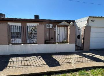 Casa · 150m² · 4 Ambientes · 3 Cocheras · Casa en San Carlos, La Plata