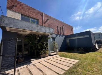 Casa · 140m² · 5 Ambientes · 2 Cocheras · Casa en Villa Elisa