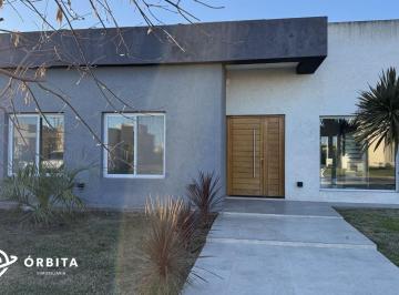 Casa · 122m² · 4 Ambientes · 1 Cochera · Venta Casa en Canning