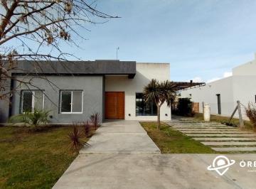 Casa · 122m² · 4 Ambientes · 1 Cochera · Venta Casa en Canning
