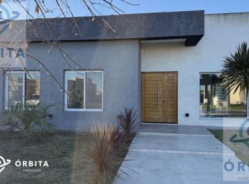 Casa · 122m² · 4 Ambientes · 1 Cochera · Casa en Venta en San Felipe, Canning, Ezeiza