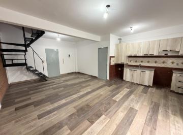 PH · 70m² · 3 Ambientes · Alquiler Duplex 2 Amb Frente con Balcón