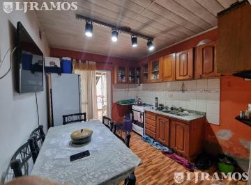 Casa · 60m² · 2 Ambientes · 2 Cocheras · Casa en Venta en Pilar Centro - a Refaccionar C/ Pileta