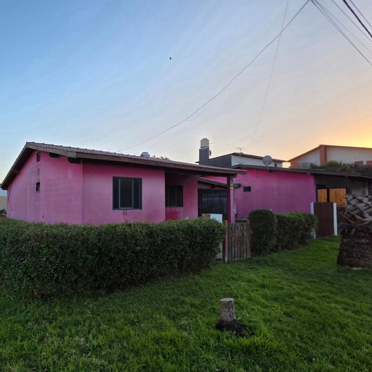 Muy cómodo ph con entrada independiente y sin expensas, a tan sólo 4 cuadras de la costa