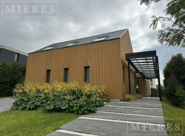 Casa · 243m² · 5 Ambientes · 3 Cocheras · Casa en Venta en El Barrio Los Castaños, Nordelta