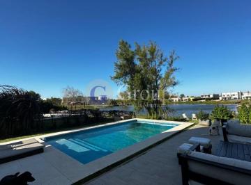 Casa · 241m² · 7 Ambientes · 2 Cocheras · Casa en Venta en El Cantón Norte, Escobar