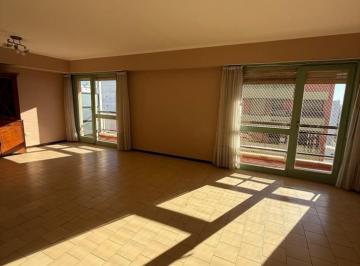Departamento · 80m² · 3 Ambientes · Alquiler Semipiso 3 Ambientes con Balcon a La Calle La Perla