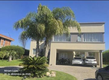 Casa de 7 ambientes, Ezeiza · Venta Casa en Laprovidencia a La Laguna con Muelle Propio, Quincho, Pileta, 6 Dorm. 4 en Suite