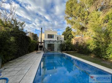 Casa · 190m² · 5 Ambientes · Excelente Casa Muy Luminosa en San Carlos C. C