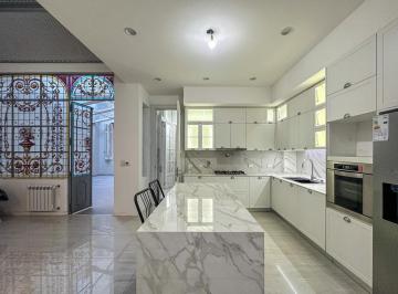 Casa · 193m² · 9 Ambientes · Casa de 4 Dorm. Más Escritorio con Patio y Terraza con Parrillero