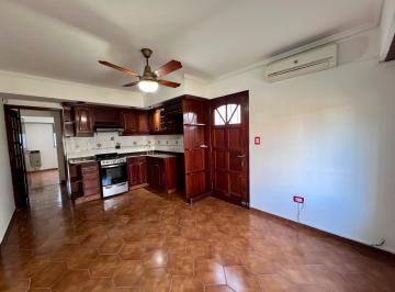 Casa · 63m² · 3 Ambientes · 2 Cocheras · Casa Tres Ambientes con Cochera en Venta - Quilmes Este