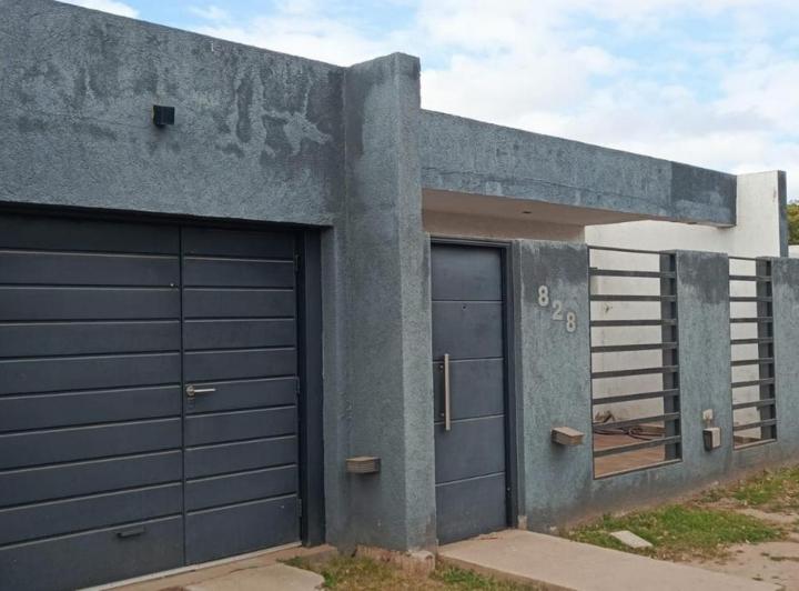 Casa · 121m² · 3 Ambientes · 2 Cocheras