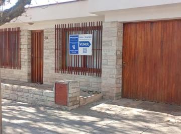 Casa · 177m² · 5 Ambientes · 2 Cocheras · Casa en Godoy Cruz, Barrio Decavial