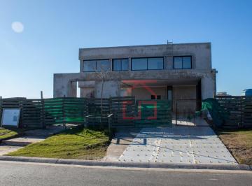 Casa · 282m² · 5 Ambientes · 2 Cocheras · Casa 4 Amb en San Matias
