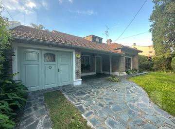 Casa · 240m² · 4 Ambientes · 4 Cocheras · Venta Casa 4 Ambientes en Castelar Norte