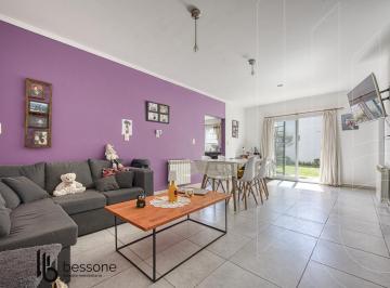 PH · 180m² · 4 Ambientes · PH Al Frente Completamente Independiente en San Cayetano