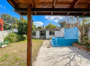 Casa · 131m² · 5 Ambientes · 2 Cocheras · Venta Casa 5 Ambientes Apto Crédito Jardín Pileta