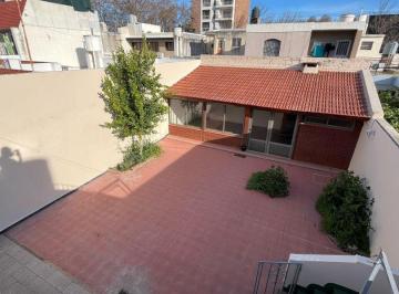 ICR-ICR-47_2 · Echesortu. Pasaje Zavalla 3949. Casa Dos Dorm. con Patio y Quincho.