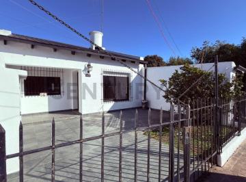 Casa · 90m² · 5 Ambientes · 2 Cocheras · Casa en Venta, 140 Entre 487 y 488 Gorina, La Plata.