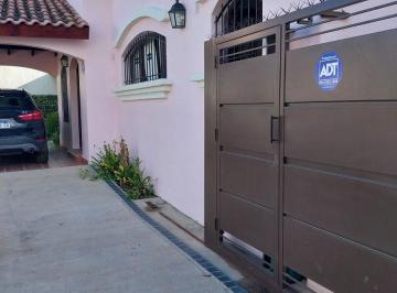 Casa de 6 ambientes, La Plata · Casa en Venta en Villa Castels